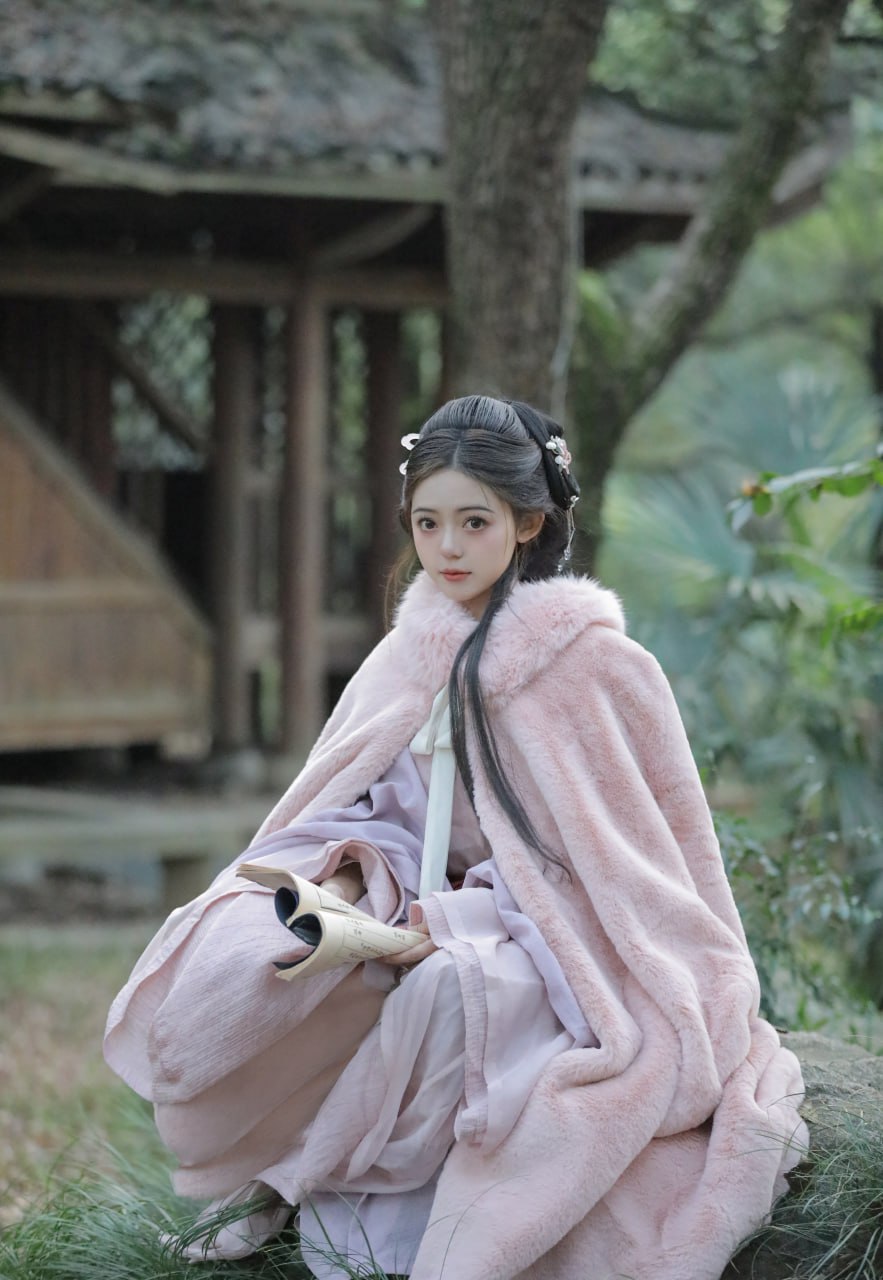 气质美女COS惊艳全场 气质美女cos惊艳全场图片